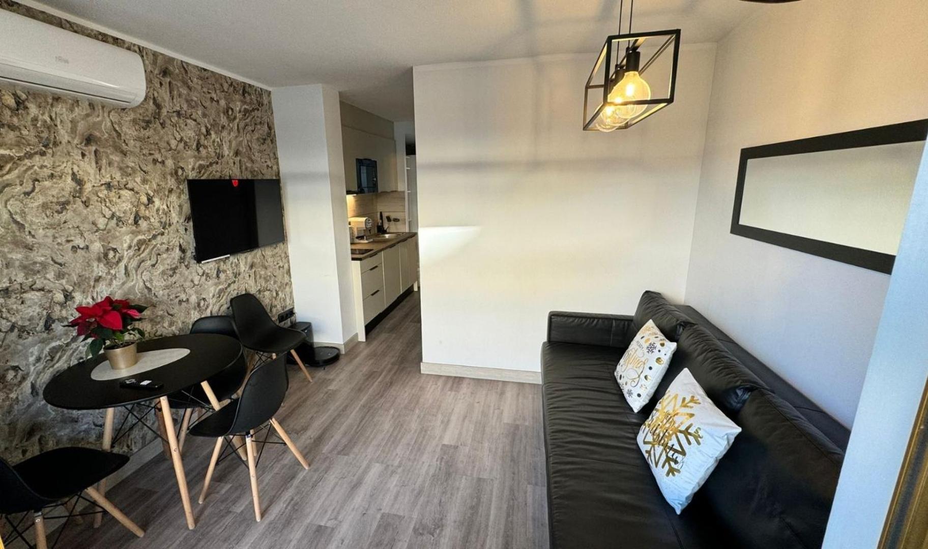 A Estrenar Preciosos Apartamentos Aparthotel Inter2, New Apartments Ln Aparthotel 12 Months Open! Self Check In! Reserva Garaje! Салоу Экстерьер фото